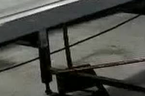 歷宏機(jī)械封邊機(jī) 家具廠封邊車(chē)間實(shí)拍