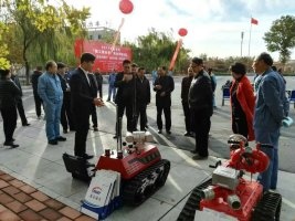 排煙機(jī)器人，滅火機(jī)器人亮相北京市全市應(yīng)急救援演練