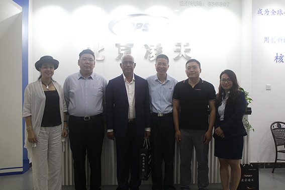 近日，尼日爾防務(wù)部門負(fù)責(zé)人蒞臨北京凌天，專題考察安檢、排爆、反恐等軍用警用技術(shù)裝備。