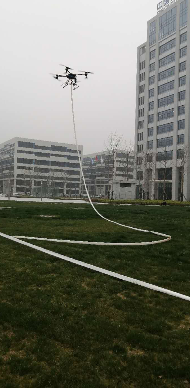 可以空中拖水帶100米的滅火無人機，助力高層建筑救援