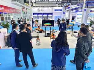 【消防機(jī)器狗系列亮相石油展】北京凌天滅火四足機(jī)器狗、偵察四足機(jī)器狗、運(yùn)輸四足機(jī)器狗、消防系留滅火無人機(jī)等重點(diǎn)裝備亮相展會(huì)！