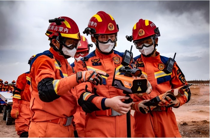 1757043610231561.jpg 內蒙古消防開展“北疆藍光·2025”全區(qū)消防救援隊伍地震災害救援實戰(zhàn)拉動演練.jpg